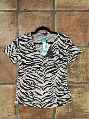 NEW Rails Size Small Black & White Zebra Print V-Neck Tee NWT